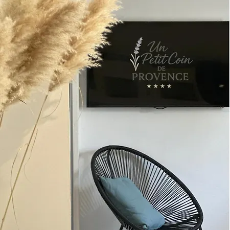 Un Petit Coin De Provence - - Maison Contemporaine Avec Piscine Privee Chauffee, Entre Plages Et Provence, Borne 11 Kw Istres